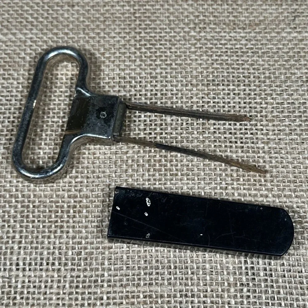 Inglenook Napa Valley‎ CA Wine Opener 2 Prong Cork Puller + Advertising Case